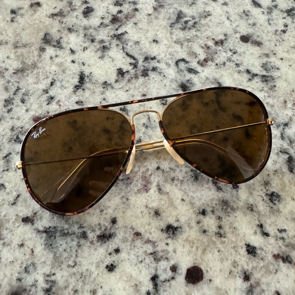 Tortoise-rimmed RayBan Aviators